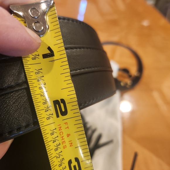 Balmain Black Leathet Crossbody Bag with Gold Accents And Bold Tassel - Picture 15 of 15